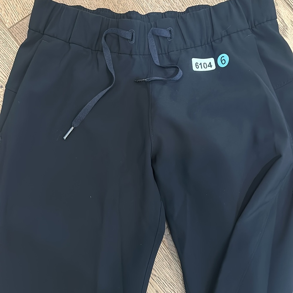 (6014) 🍋 LULULEMON On the Fly 7/8 Pant *Woven Sz 6 in Black - Picture 7 of 8